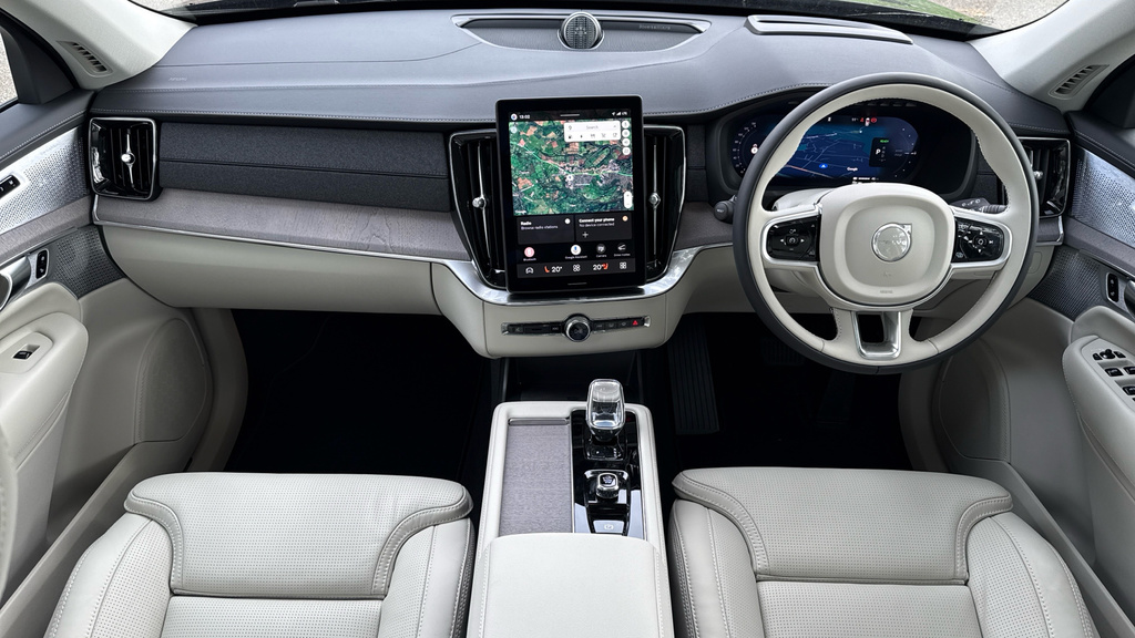 Volvo XC90 Ultra Black #5