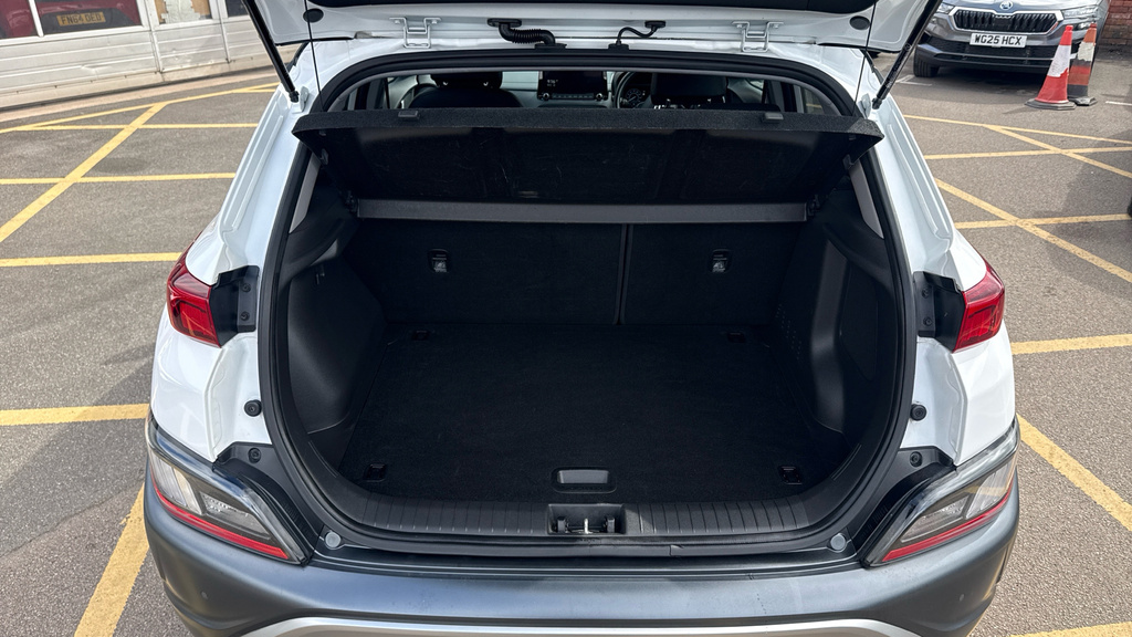 Hyundai Kona Ultimate White #4