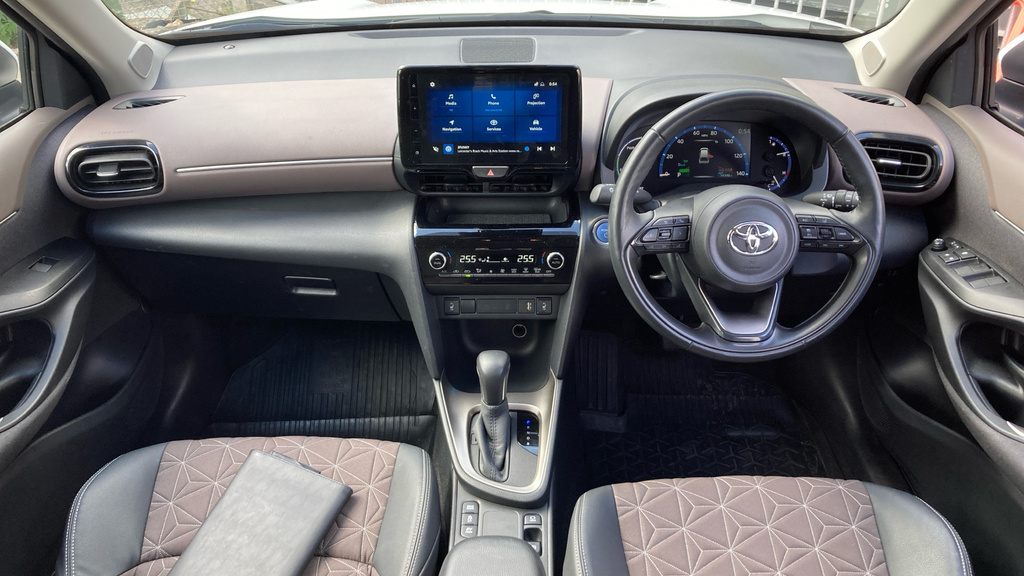 Toyota Yaris Cross Excel White #5