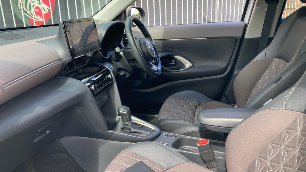 Toyota Yaris Cross Excel White #4