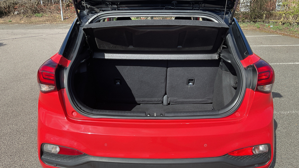 Hyundai I20 Play Red #4