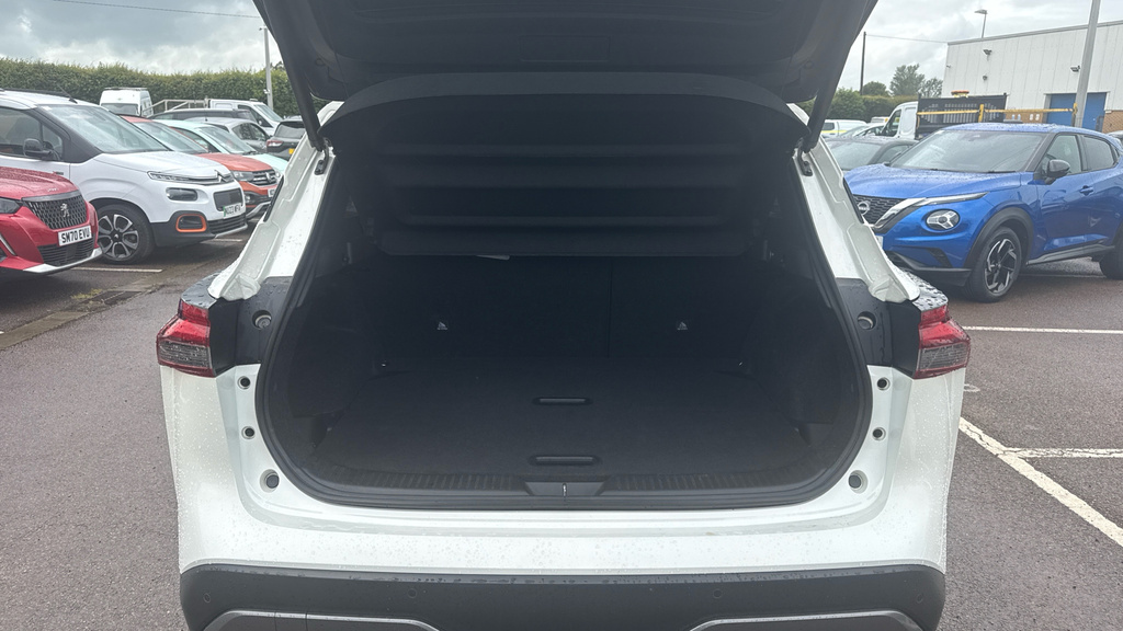 Nissan Qashqai Tekna SB22SYY White #4