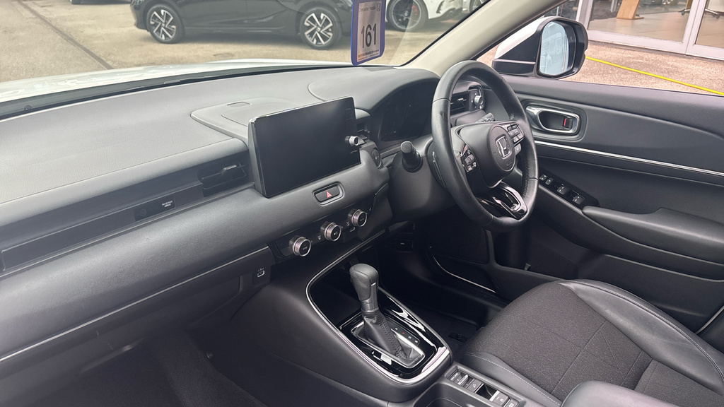 Honda Hr-V Advance White #2