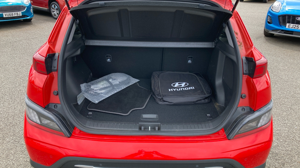 Hyundai Kona Premium Red #4