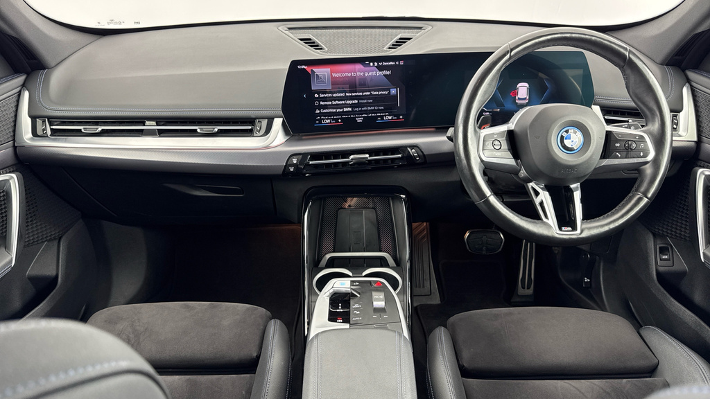 BMW iX1 M Sport YK23PNR White #4