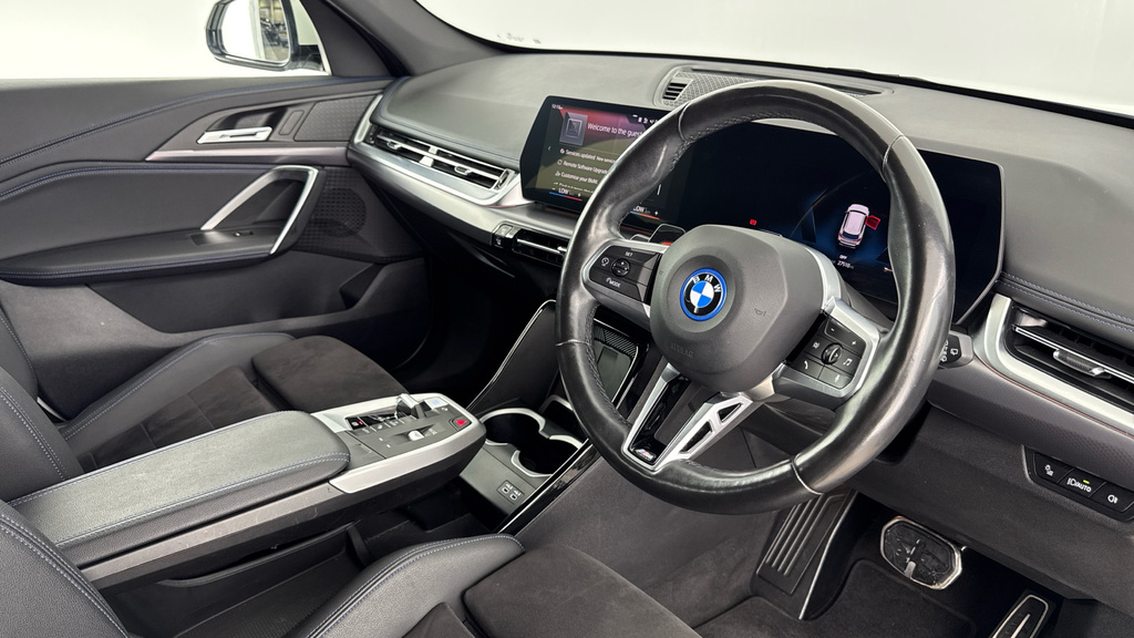 BMW iX1 M Sport YK23PNR White #6