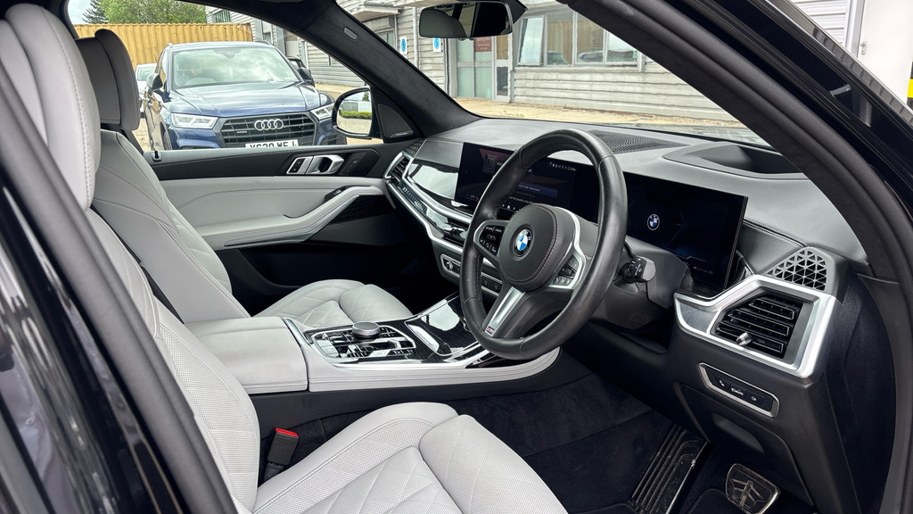 BMW X7 M Sport NG74GYK Black #6