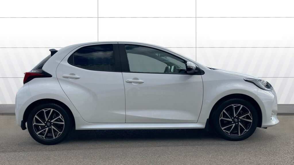 Toyota Yaris Design BL22YFC White #5