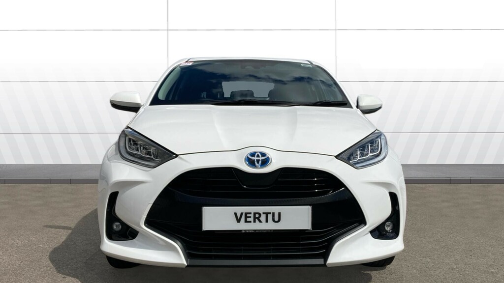 Toyota Yaris Design BL22YFC White #3