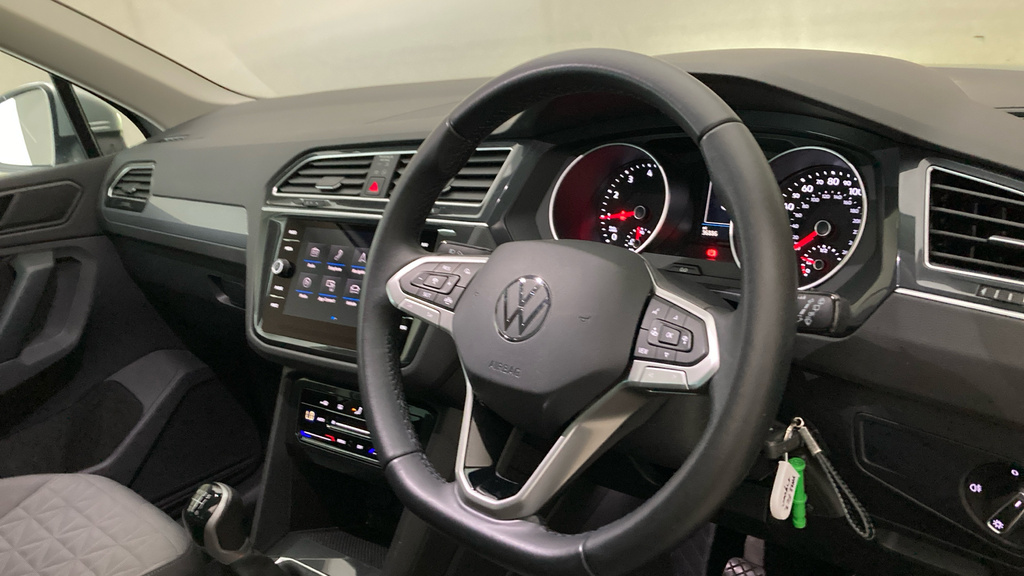 Volkswagen Tiguan Life YH22FCZ Silver #6