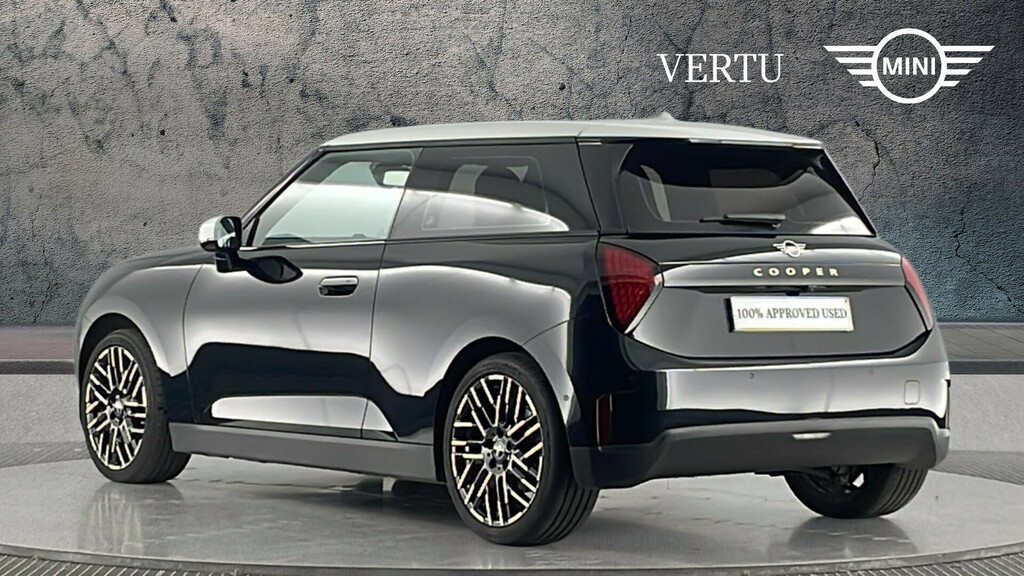 Mini Hatch E Exclusive FV74OGP Black #2