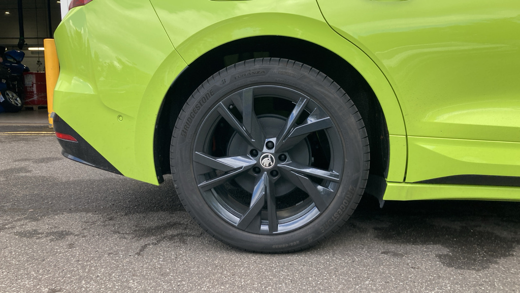 Skoda ENYAQ Vrs YT26JHH Green #5