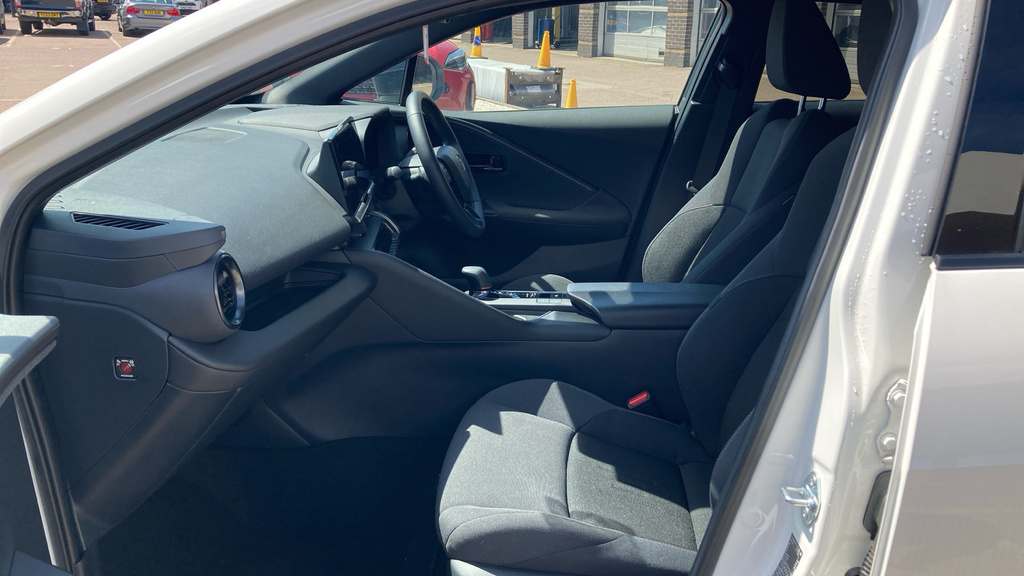 Toyota C-Hr Design White #5