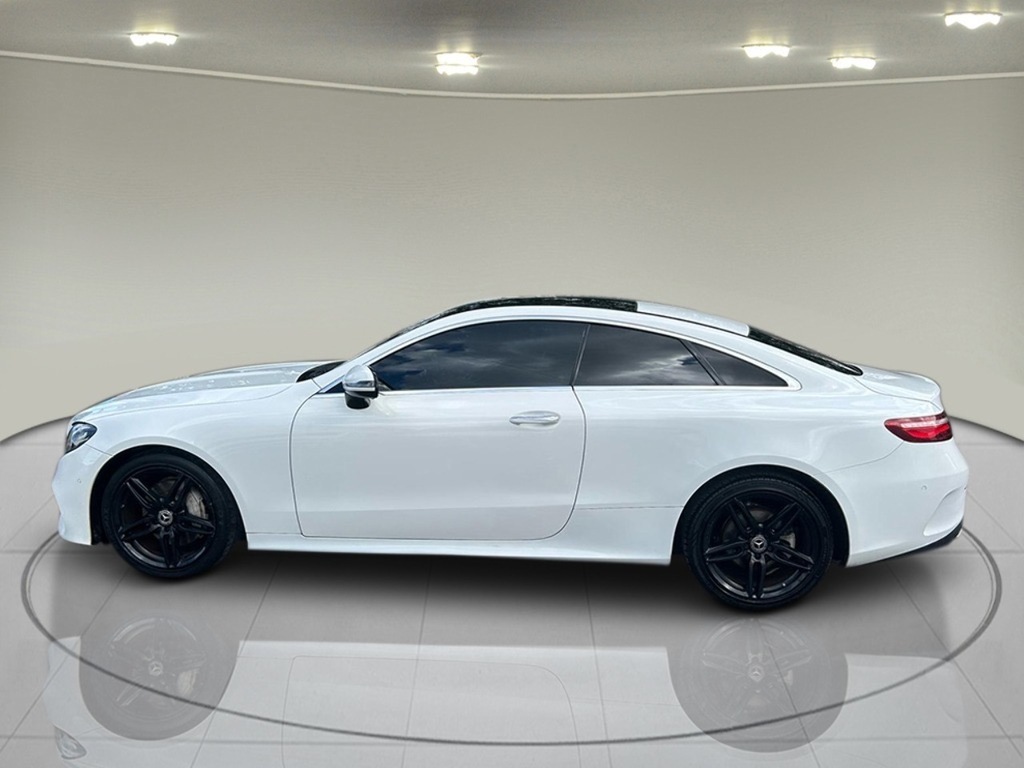 Mercedes-Benz E Class 2.0 E220d Amg Line Premium Coupe G-tr EO18YPW White #4
