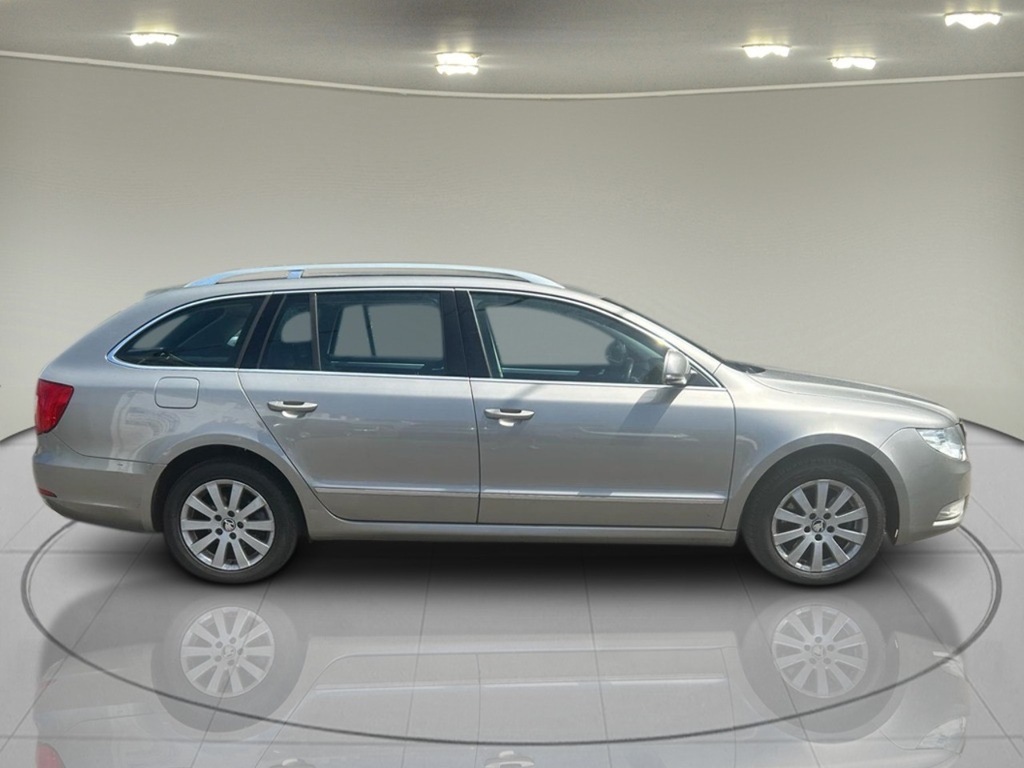 Skoda Superb 2.0 Tdi Elegance Estate 4Wd Euro Beige #4