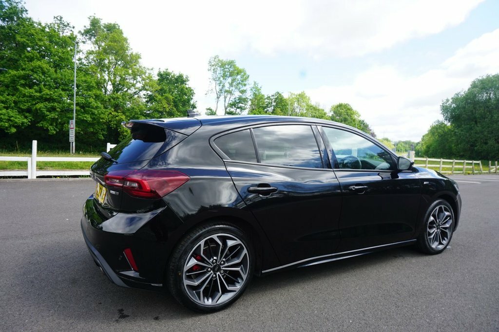 Ford Focus 1L St-line Vignale HT22CWX Black #2