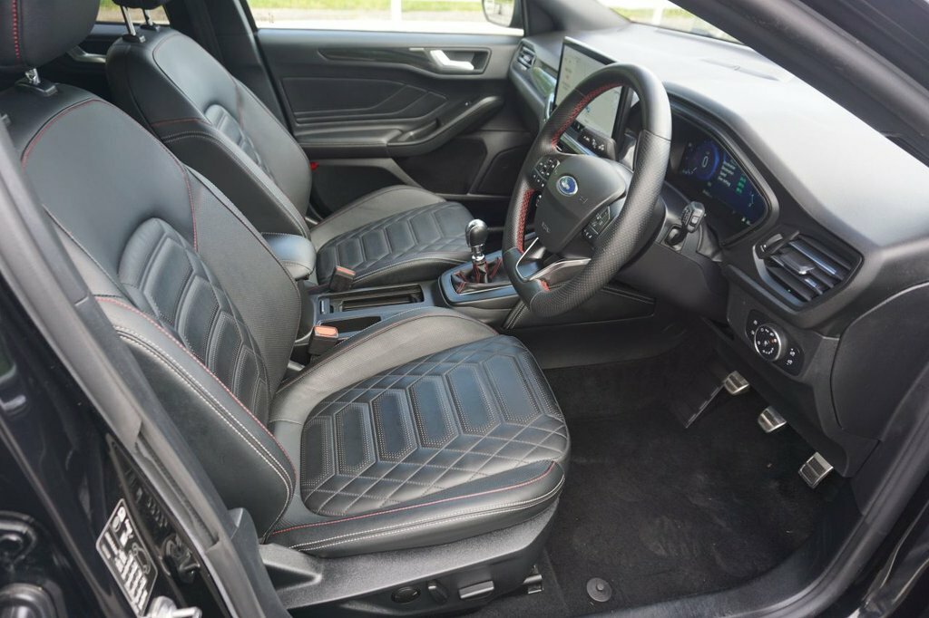 Ford Focus 1L St-line Vignale HT22CWX Black #4