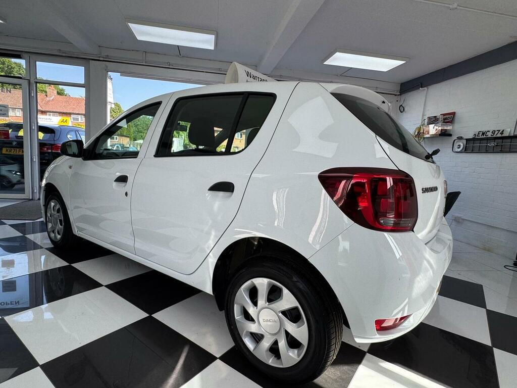 Dacia Sandero Hatchback 1.0 Sce Essential Euro 6 202070 FE70XAA White #4