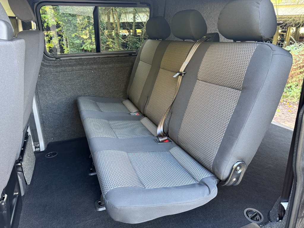 Volkswagen Transporter 2.0 Tdi 6 Seat Kombi Highline Sw FY72UEP Black #4