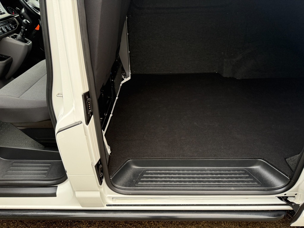 Volkswagen Transporter 2.0 Tdi Startline Panel Van Swb NJ72OUL White #4