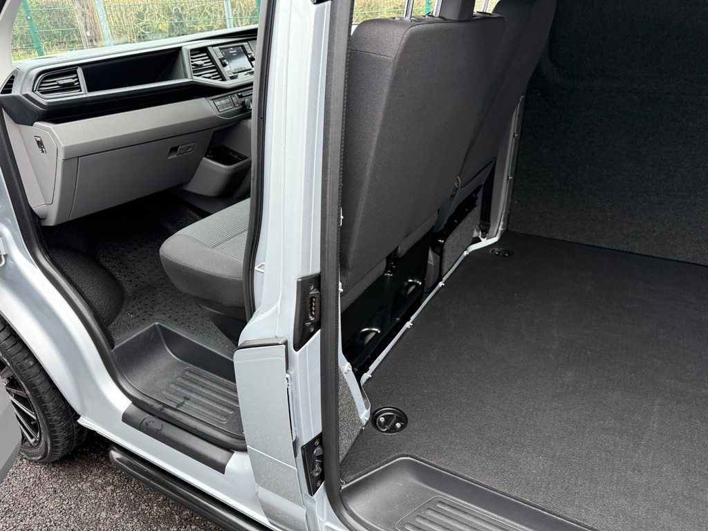 Volkswagen Transporter 2.0 Tdi 150 7 Speed Dsg Startline Panel Van 5 VO21ZBG Silver #3