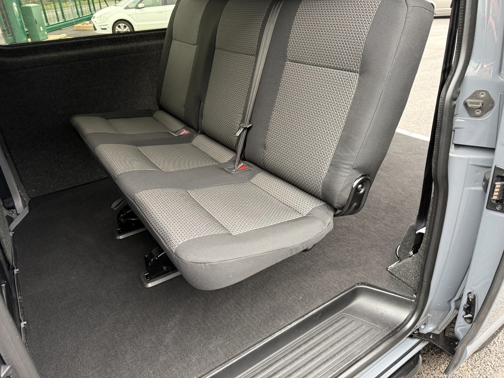 Volkswagen Transporter 2.0 Tdi 6 Seat Kombi Highline Sw VE72UCJ Grey #4