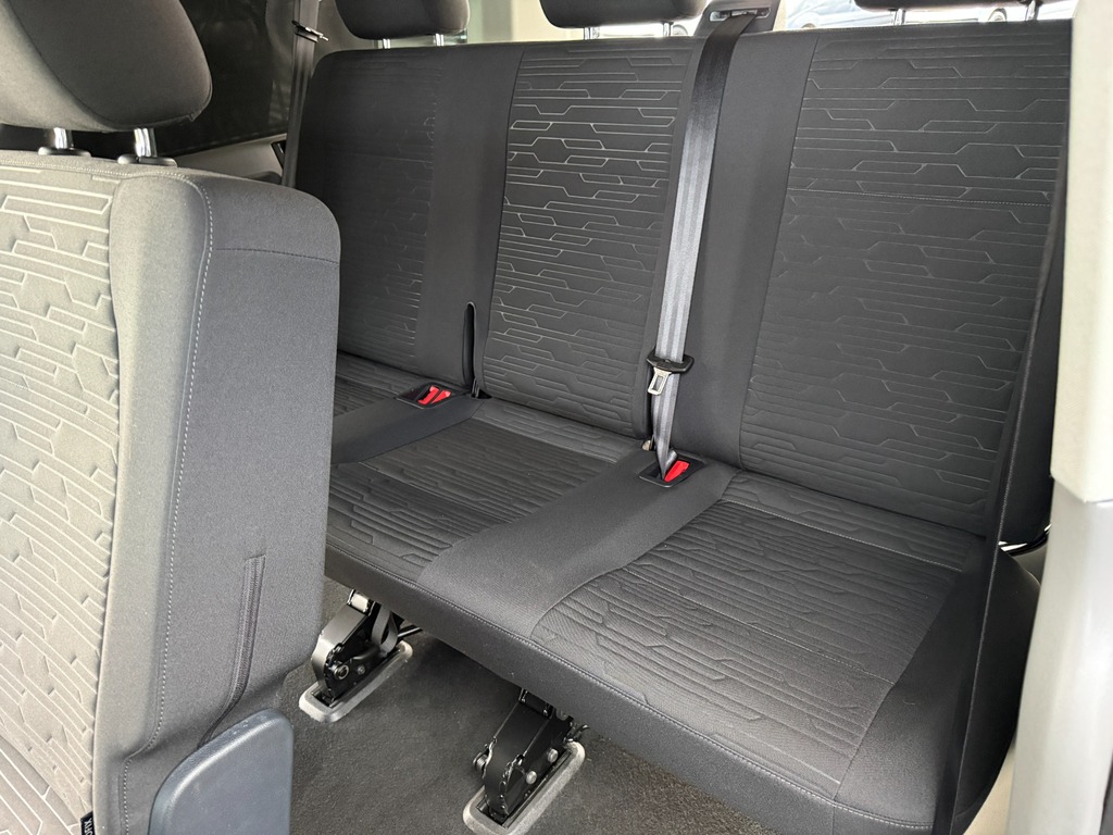 Volkswagen Transporter Shuttle 2.0 Tdi Se 150 7 Speed Dsg Lwb In Bay Leaf Gr Green #4