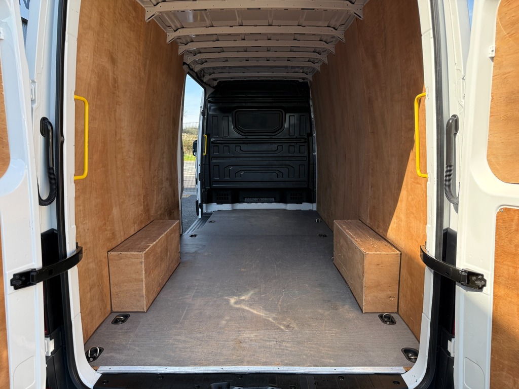 Volkswagen Crafter 2.0 Tdi Cr35 140 6 Speed Trendline Panel Van D RF23LFW White #4