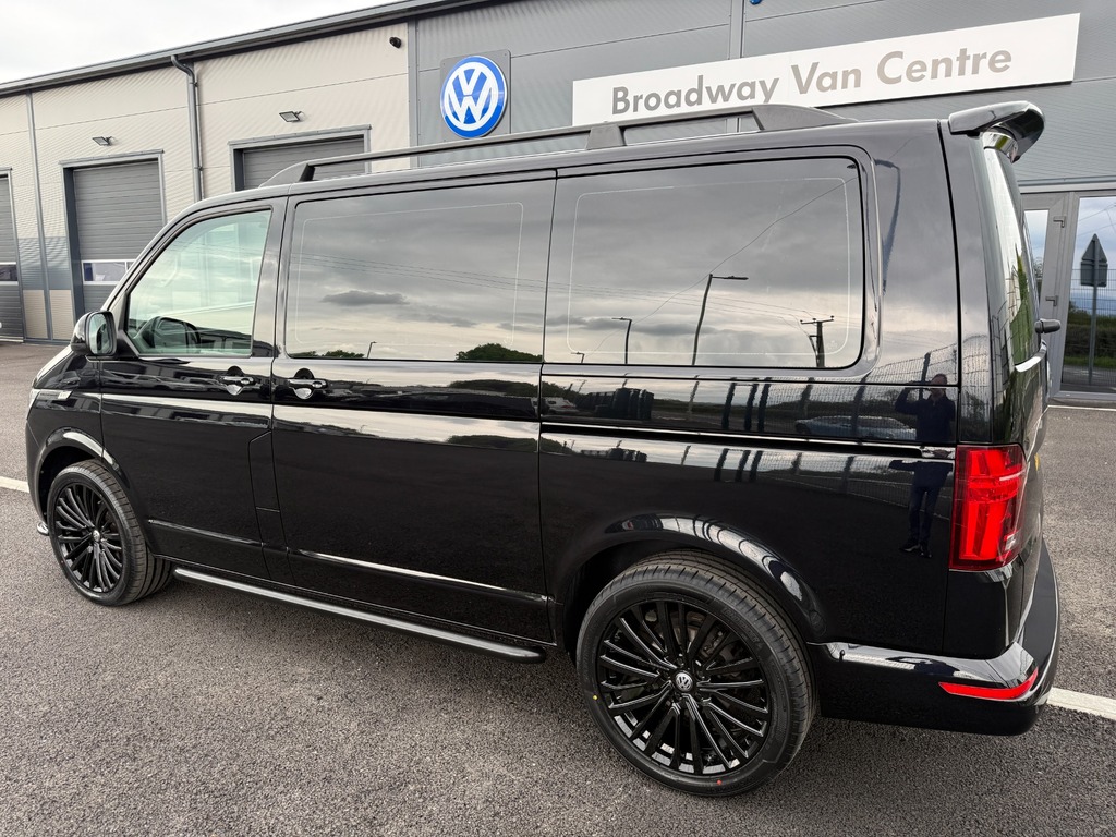Volkswagen Transporter Shuttle 2.0 Tdi Se 150 7 Speed Dsg Swb In Black - Eur HJ21XBR Black #5
