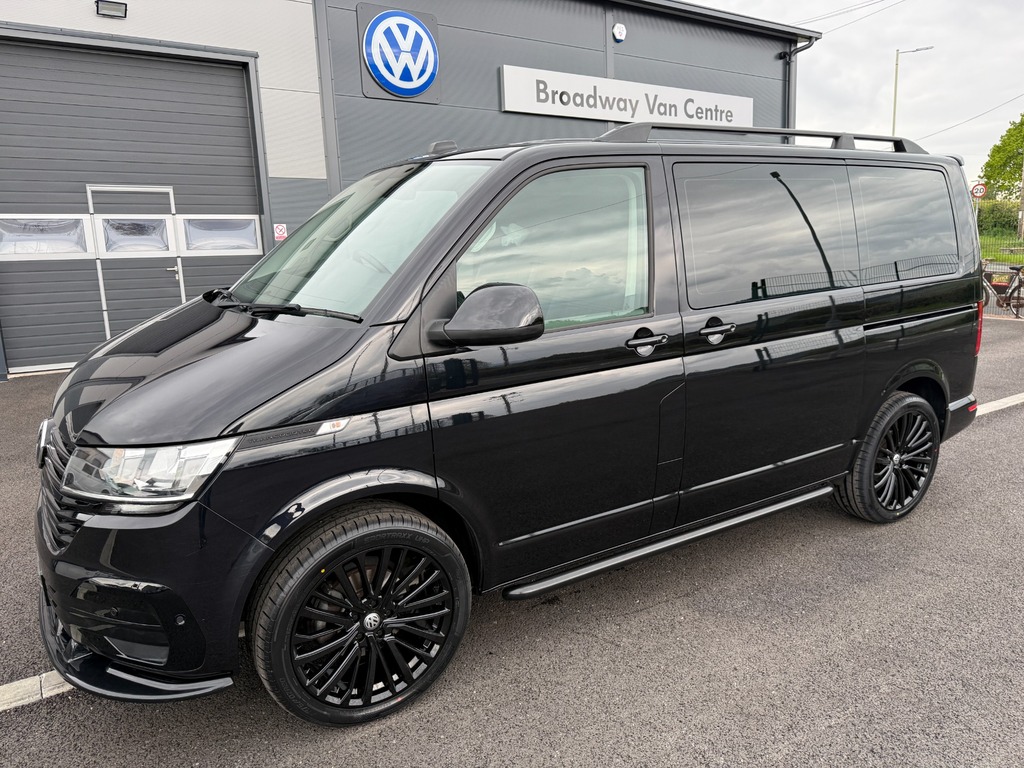 Volkswagen Transporter Shuttle 2.0 Tdi Se 150 7 Speed Dsg Swb In Black - Eur Black