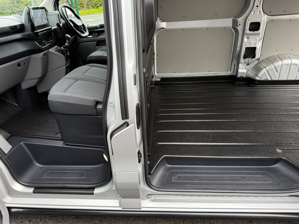 Ford Transit Custom 2.0 280 136 6 Speed Ecoblue Limited Panel Van YM74XNE Silver #3