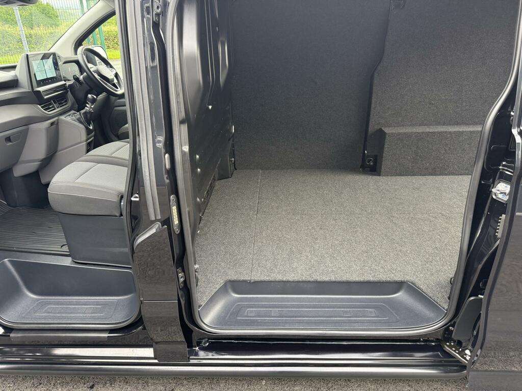 Volkswagen Transporter 2.0 Tdi T7 Black Edition 110 6 Speed Commerce Plus RF25XEW Black #4