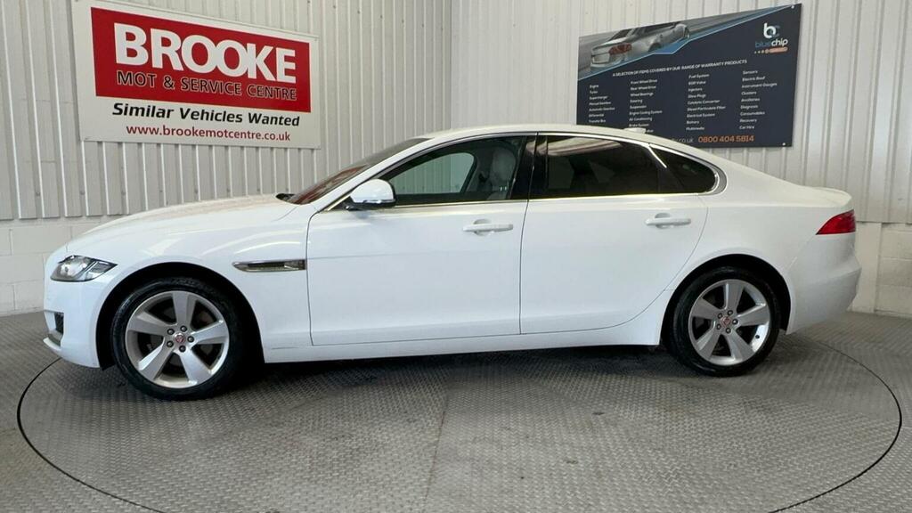 Jaguar XF Saloon 2.0D Portfolio Awd Euro 6 Ss 2 MF67SPU White #4