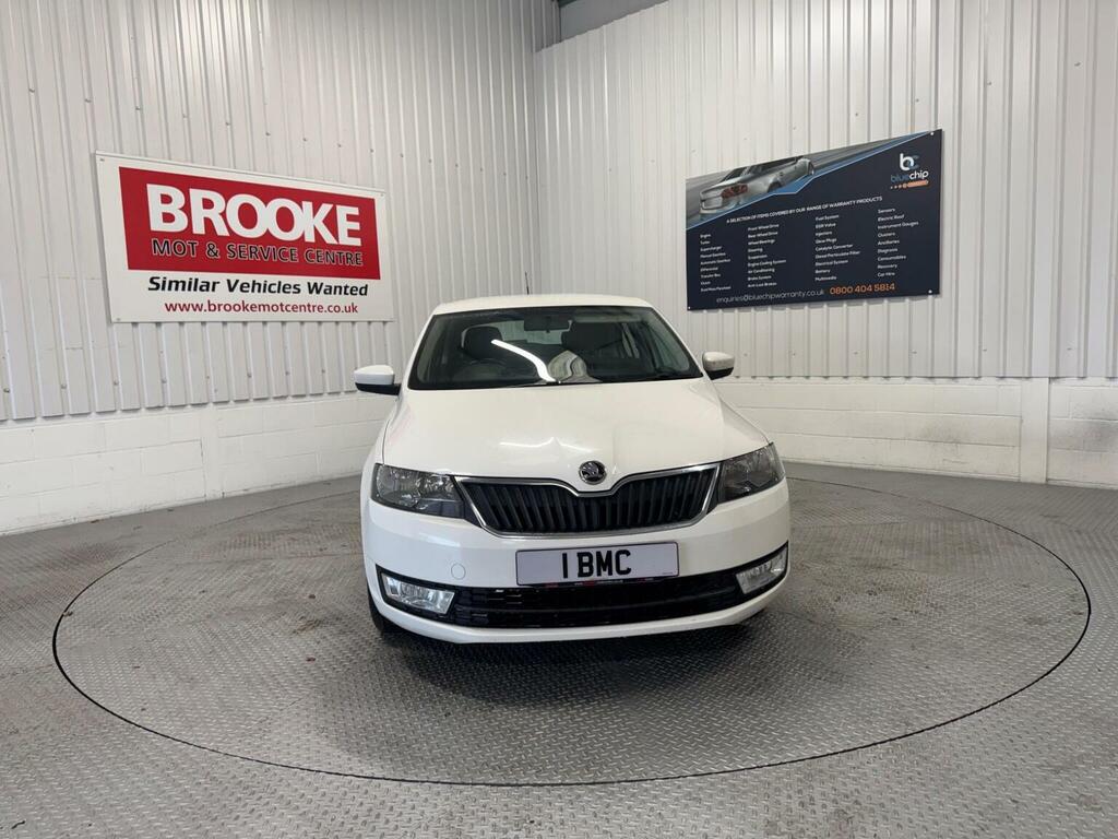 Skoda Rapid Hatchback 1.6 Tdi Se Euro 5 201464 White #2