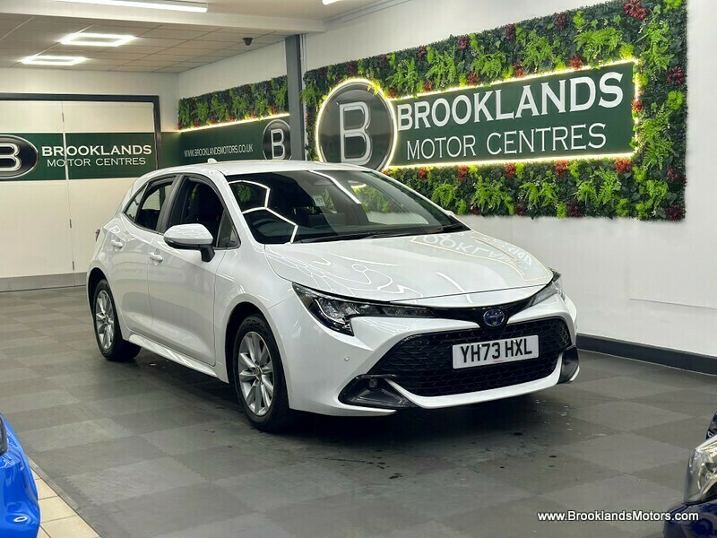Toyota Corolla Icon Tech Sat Nav, Heated Seats Reverse Camera White