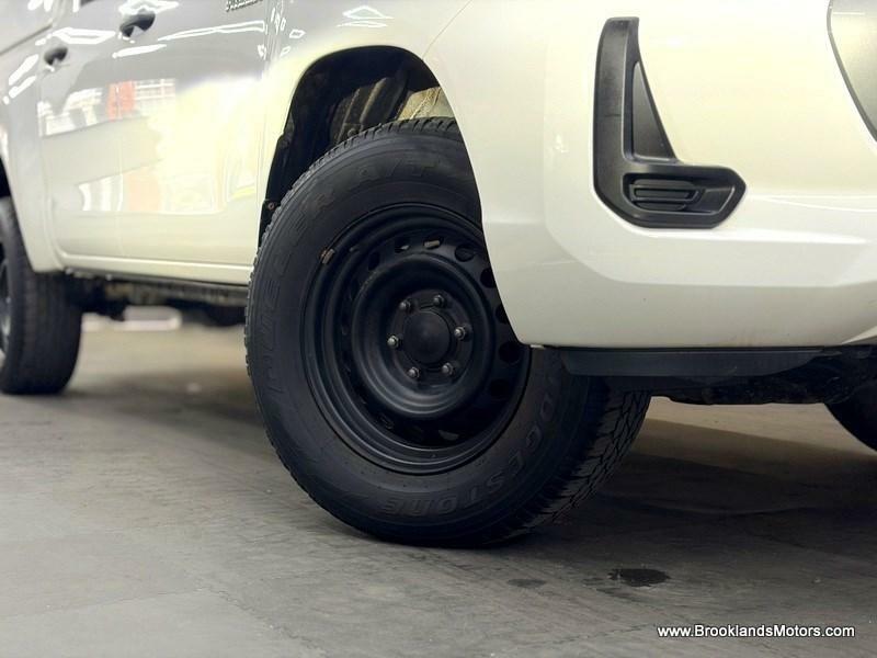 Toyota HILUX Active 4Wd D-4d Dcb Stunning Example White #4