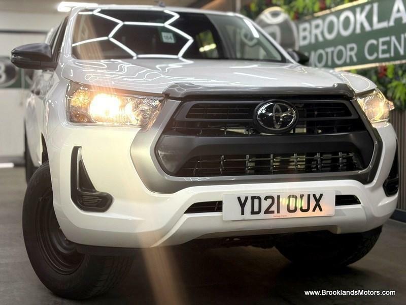 Toyota HILUX Active 4Wd D-4d Dcb Stunning Example White #3