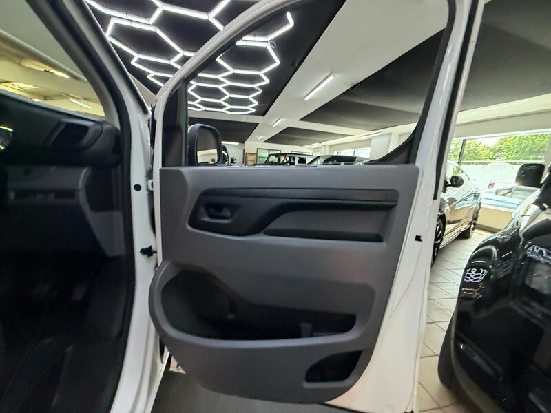 Vauxhall Vivaro 2900 1.5D 100Ps Sportive H1 Van DV70DRZ White #5