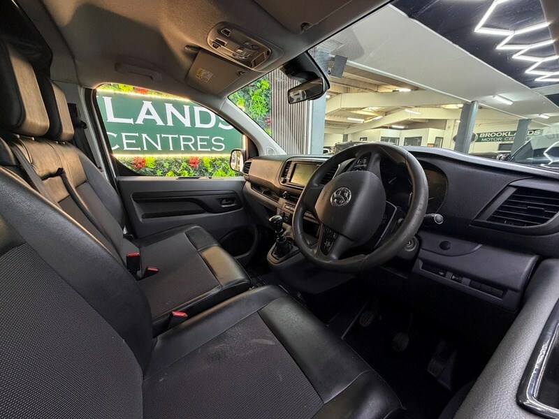Vauxhall Vivaro 2900 1.5D 100Ps Sportive H1 Van DV70DRZ White #2