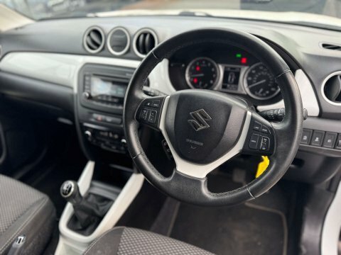 Suzuki Vitara 1.6 Sz4 Suv EO66YBN White #4