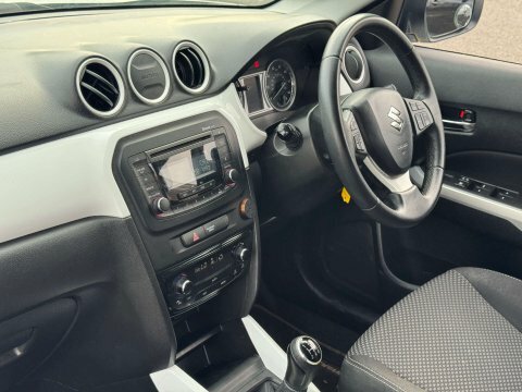 Suzuki Vitara 1.6 Sz4 Suv EO66YBN White #2