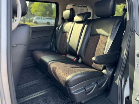 Nissan Elgrand E52 Auto Silver #15