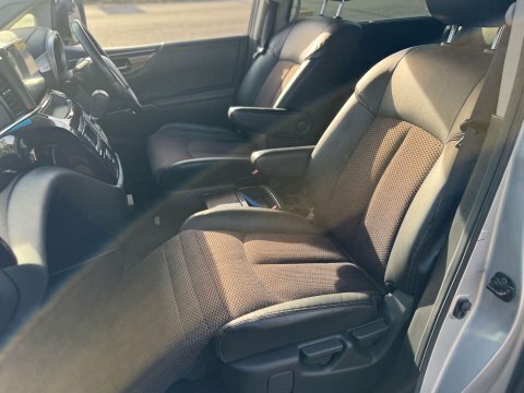 Nissan Elgrand E52 Auto Silver #22