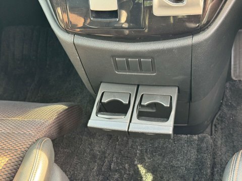 Nissan Elgrand E52 Auto Silver #25