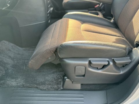 Nissan Elgrand E52 Auto Silver #21