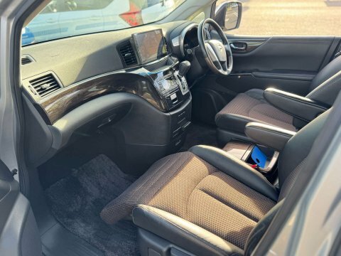 Nissan Elgrand E52 Auto Silver #17