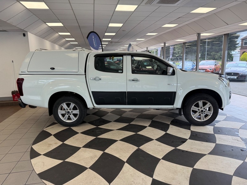 Isuzu Rodeo D-max White #8