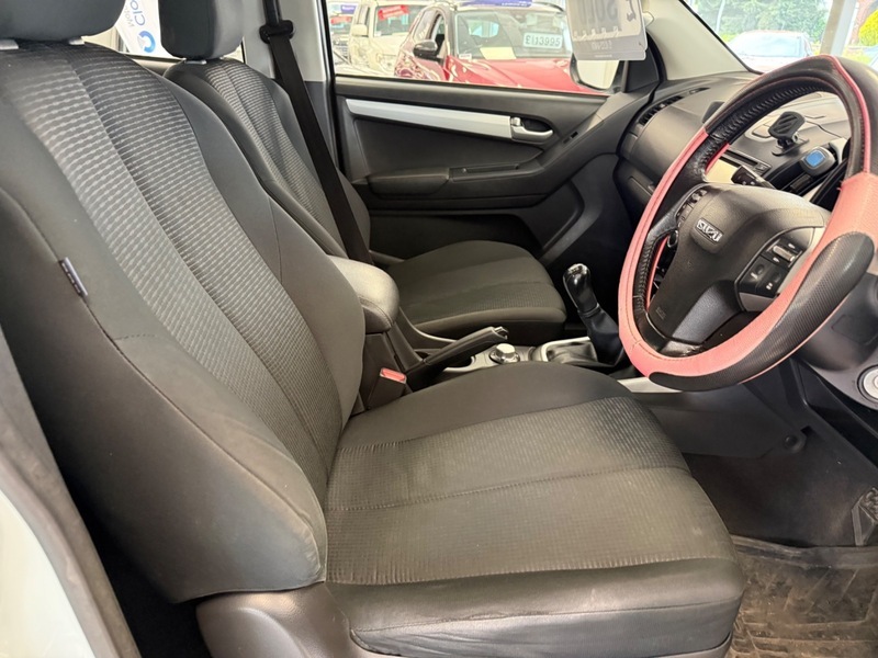 Isuzu Rodeo D-max White #18