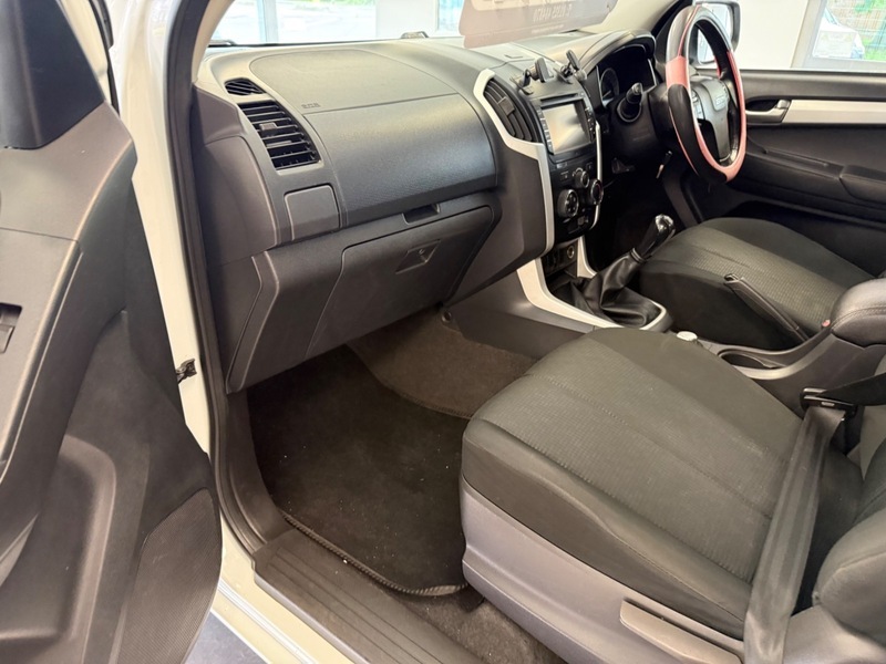 Isuzu Rodeo D-max White #32