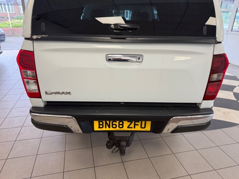 Isuzu Rodeo D-max White #17
